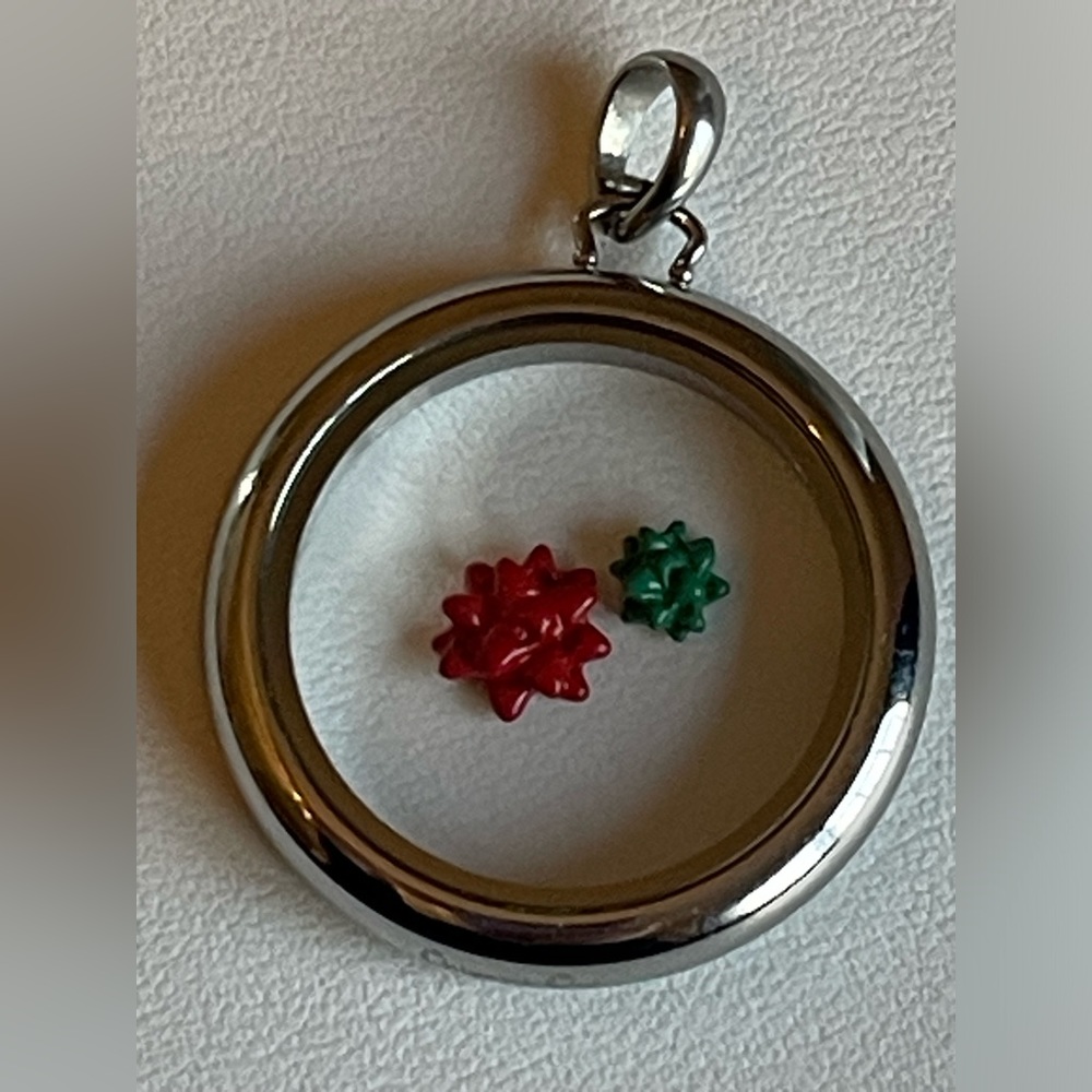 Origami Owl Red & Green Xmas Flower Charm Set